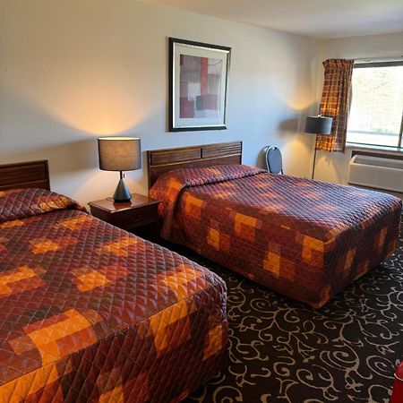 Malibu Inn Lake Delton Bagian luar foto