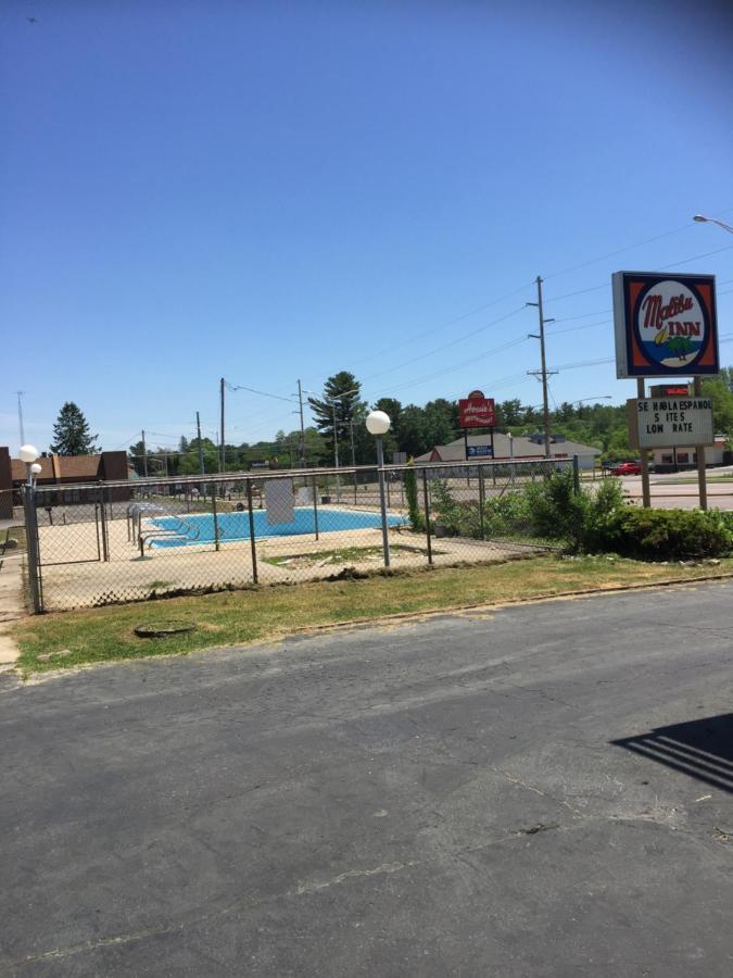 Malibu Inn Lake Delton Bagian luar foto