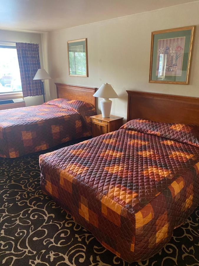 Malibu Inn Lake Delton Bagian luar foto