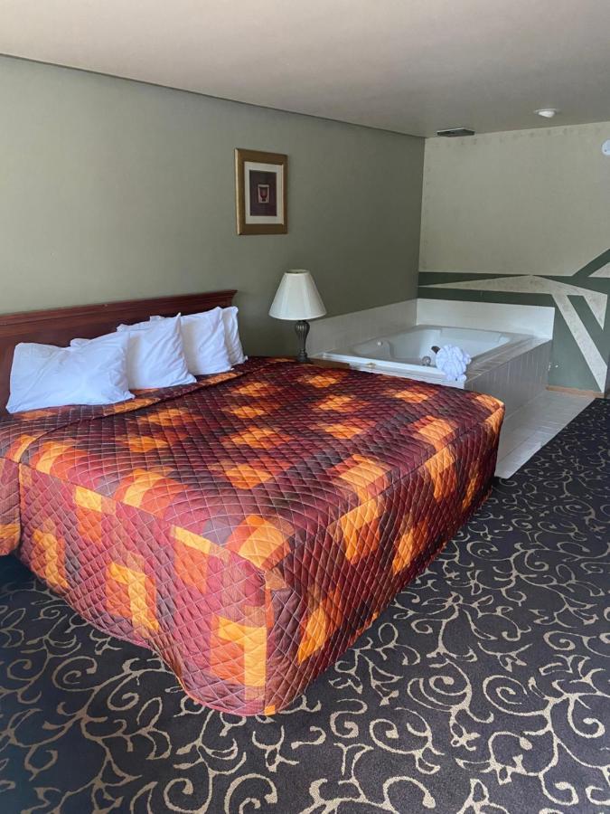 Malibu Inn Lake Delton Bagian luar foto