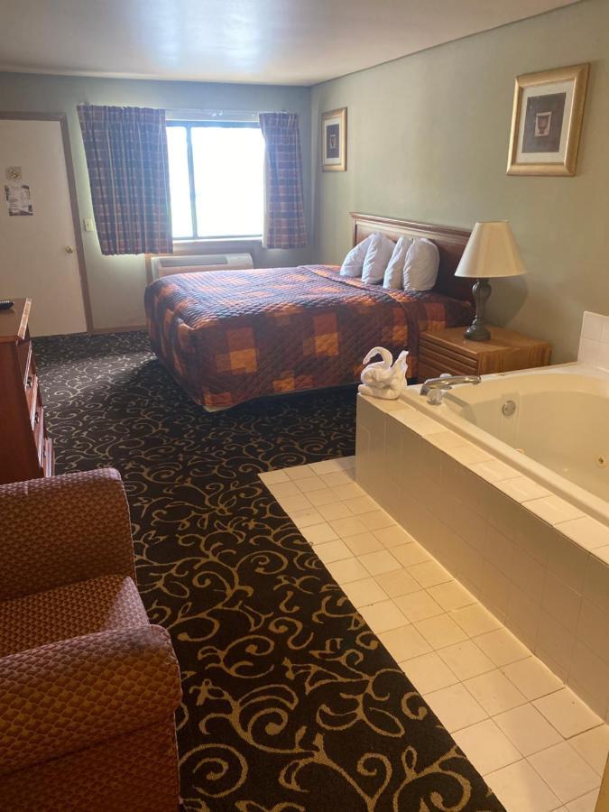 Malibu Inn Lake Delton Bagian luar foto