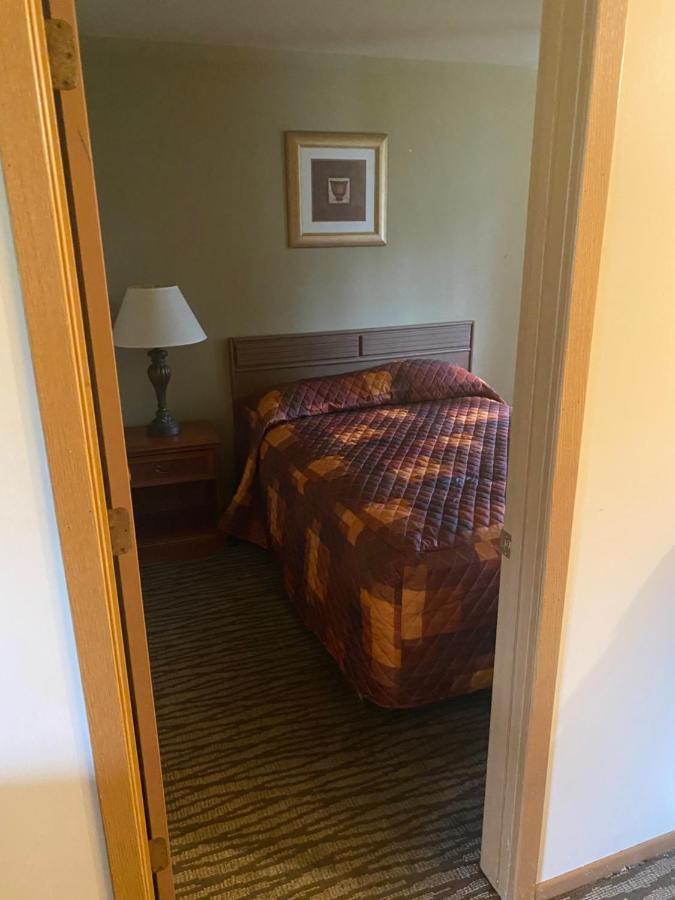 Malibu Inn Lake Delton Bagian luar foto