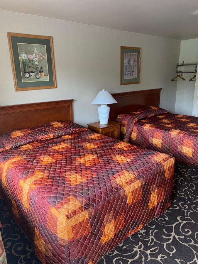 Malibu Inn Lake Delton Bagian luar foto