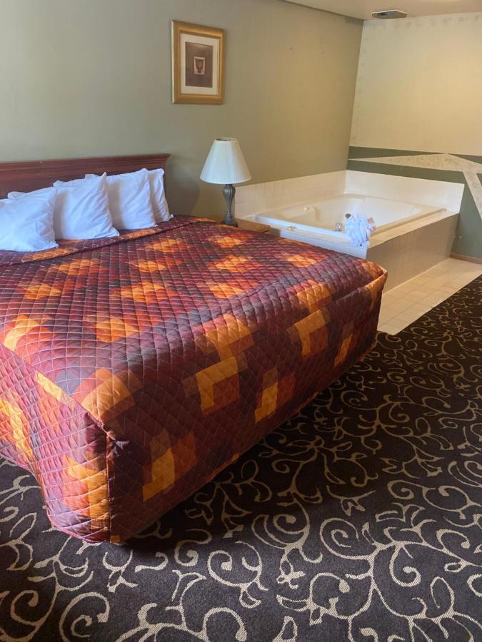 Malibu Inn Lake Delton Bagian luar foto