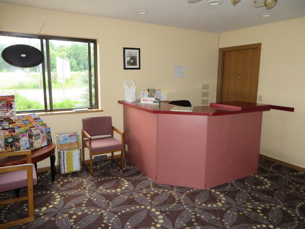 Malibu Inn Lake Delton Bagian luar foto