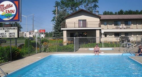 Malibu Inn Lake Delton Bagian luar foto