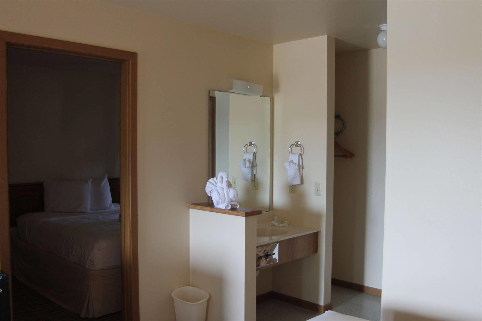 Malibu Inn Lake Delton Bagian luar foto