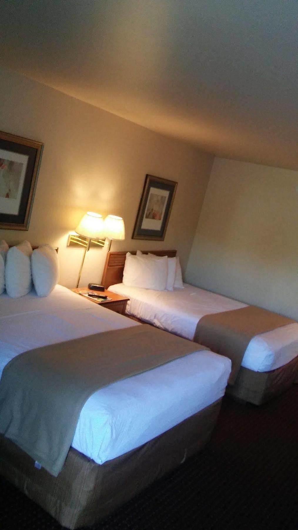 Malibu Inn Lake Delton Bagian luar foto