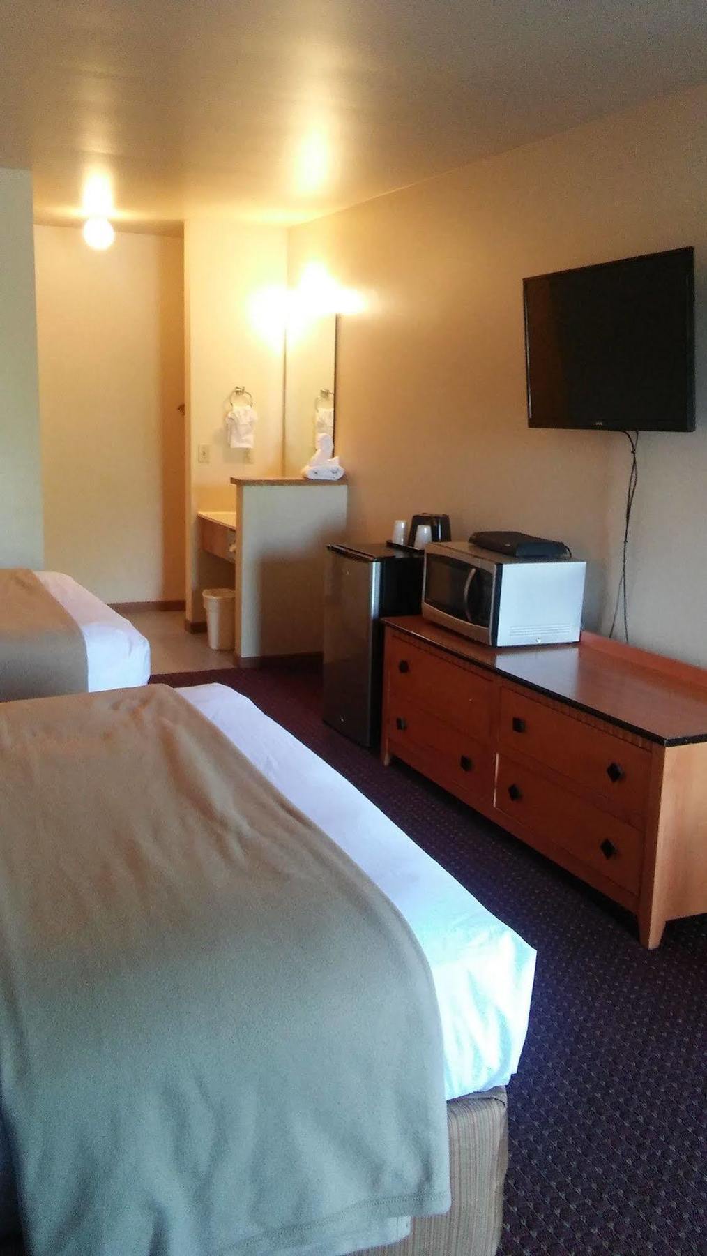 Malibu Inn Lake Delton Bagian luar foto