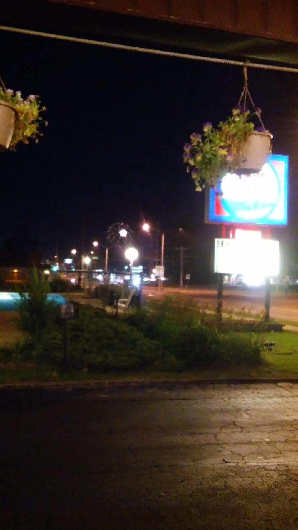 Malibu Inn Lake Delton Bagian luar foto